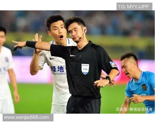 VAR赛场爆发小插曲,裁判如何处理?